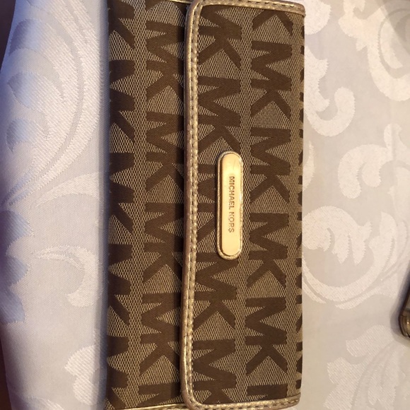 Michael Kors Accessories - Michael Kors wallet very gently used